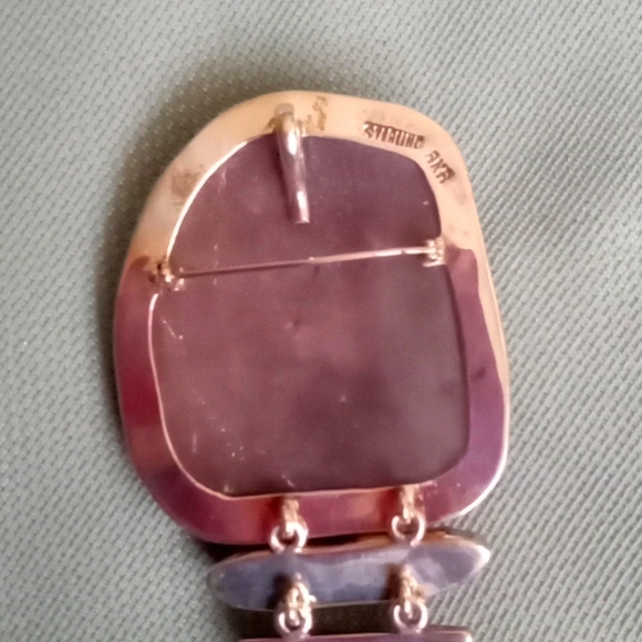ARTIST MADE CARVED AMETHYST, IRRADIATED PEARL AND CHAROITE PIN/PENDANT - Picture 6 of 10